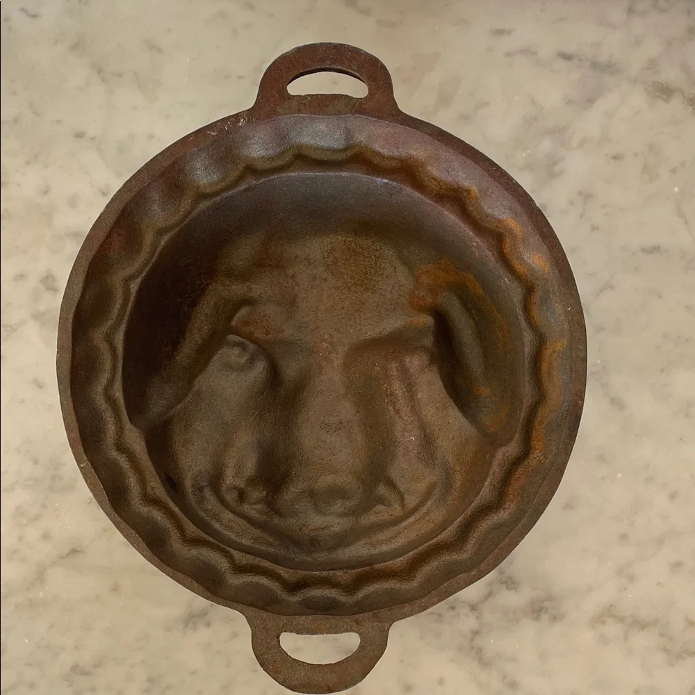 VINTAGE Rustic Cast Iron Pig Head Mold Baking Pan